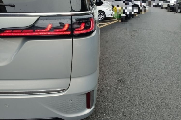 Used VOYAH Dream 2022 Low-Carbon Edition Plus Intelligent Driving Package Right Rear Taillight