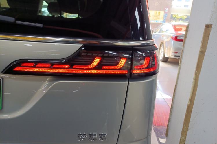 Used VOYAH Dream 2022 Low-Carbon Edition Dream+ Smart Enjoyment Package Right Rear Taillight