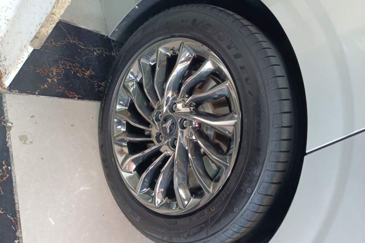 Used VOYAH Dream 2022 Low-Carbon Edition Dream+ Smart Enjoyment Package Right Rear Wheel Hub