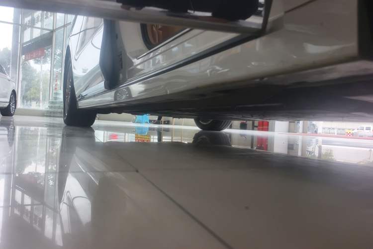 Used VOYAH Dream 2022 Low-Carbon Edition Dream+ Smart Enjoyment Package Right Side Sill