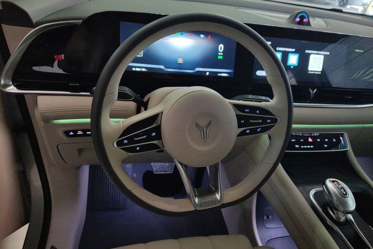 Used VOYAH Dream 2022 0-Carbon Edition Home+ Range Package 605 km Steering Wheel