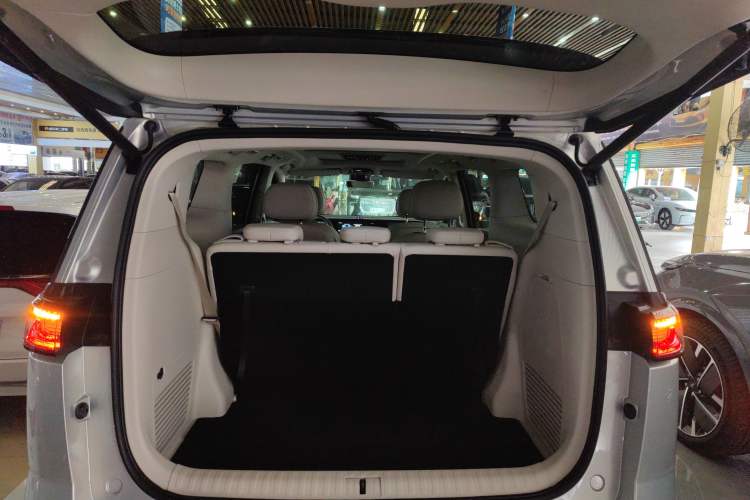 Used VOYAH Dream 2022 0-Carbon Edition Home+ Range Package 605 km Trunk