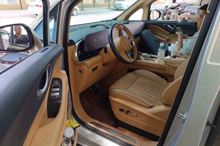 Used VOYAH Dream 2022 0-Emission Edition Dream+ Smart Range Package – 605 km Driver Seat