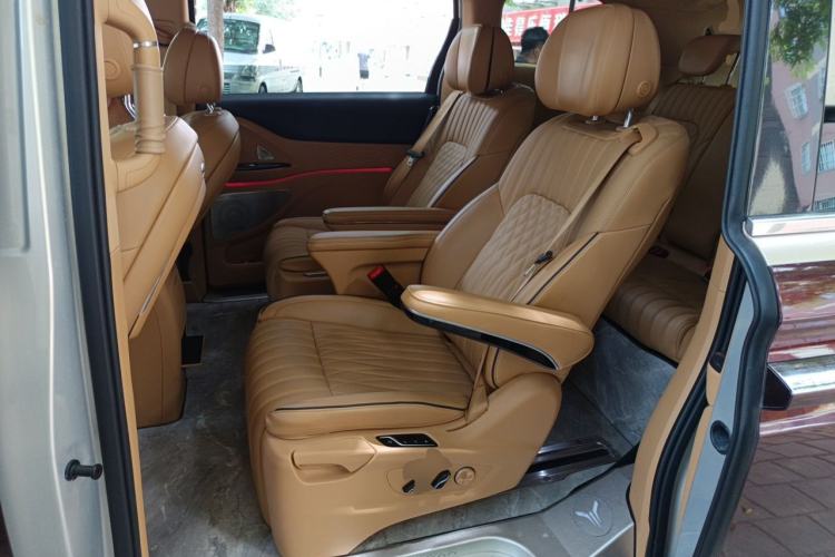 Used VOYAH Dream 2022 0-Emission Edition Dream+ Smart Range Package – 605 km Left Rear Seat