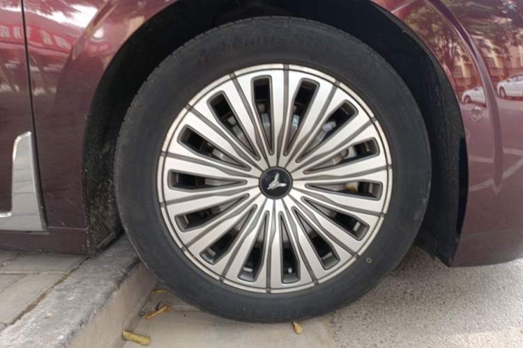 Used VOYAH Dream 2022 0-Emission Edition Dream+ Smart Range Package – 605 km Right Front Wheel Hub