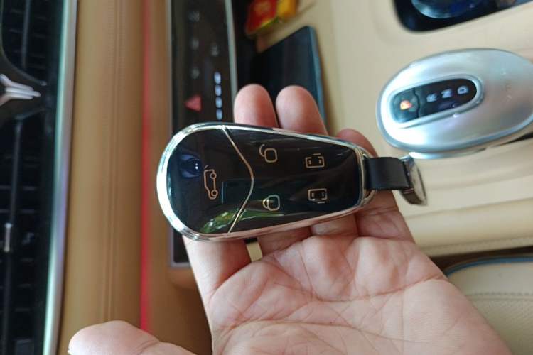 Used VOYAH Dream 2022 0-Emission Edition Dream+ Smart Range Package – 605 km Vehicle Key