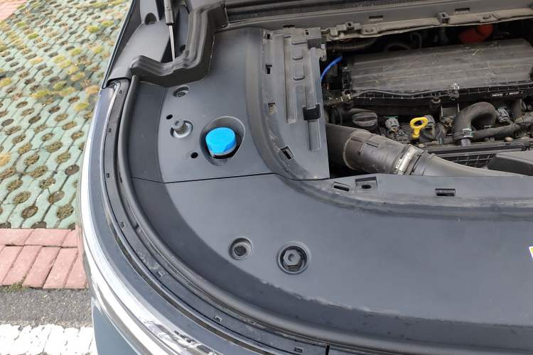 Used VOYAH Dream 2022 Low-Carbon Edition Dream+ Smart Enjoyment Package Engine Bay Right