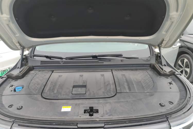 Used VOYAH Dream 2022 0-Carbon Edition Dream+ Smart Enjoyment Package 475 km Engine Bay