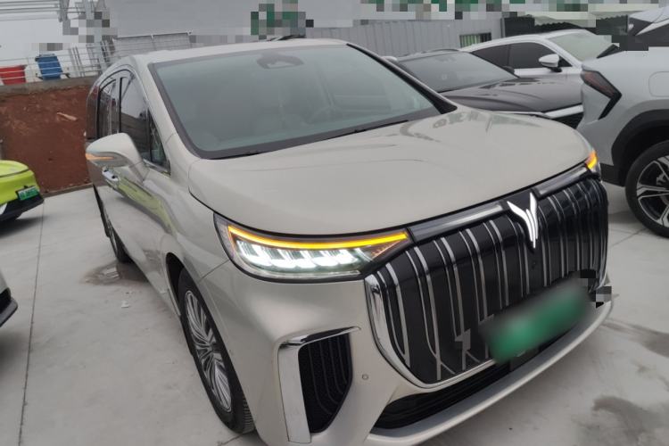 Used VOYAH Dream 2022 0-Carbon Edition Dream+ Smart Enjoyment Package 475 km Front Right 45 Deg