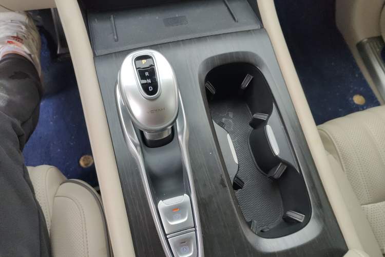 Used VOYAH Dream 2022 0-Carbon Edition Dream+ Smart Enjoyment Package 475 km Gear Lever
