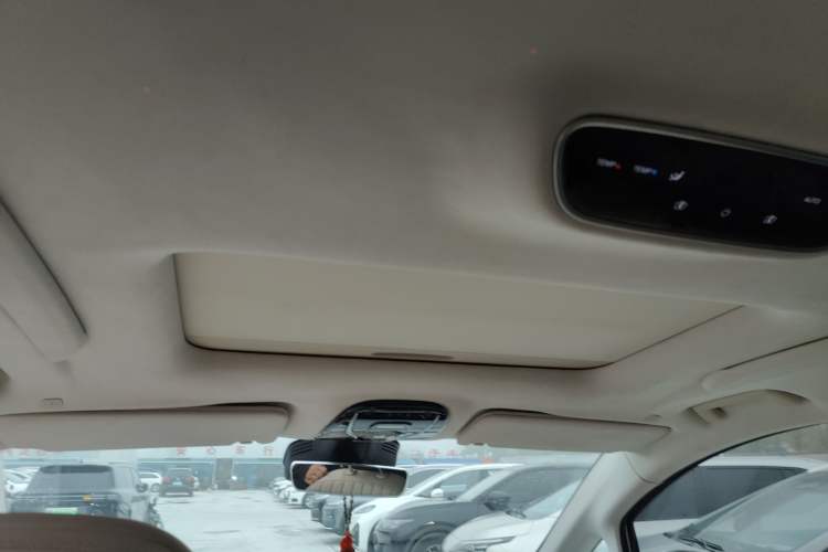 Used VOYAH Dream 2022 0-Carbon Edition Dream+ Smart Enjoyment Package 475 km Headliner
