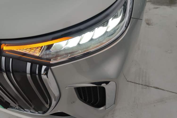 Used VOYAH Dream 2022 0-Carbon Edition Dream+ Smart Enjoyment Package 475 km Left Front Headlight
