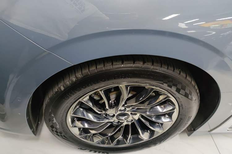 Used VOYAH Dream 2022 Low-Carbon Edition Dream+ Smart Enjoyment Package Left Front Wheel Hub