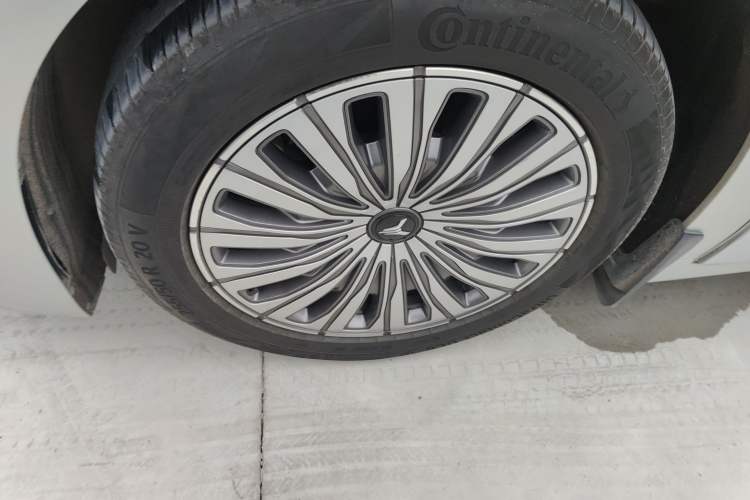 Used VOYAH Dream 2022 0-Carbon Edition Dream+ Smart Enjoyment Package 475 km Left Front Wheel Hub