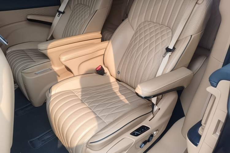 Used VOYAH Dream 2022 0-Carbon Edition Dream+ Smart Enjoyment Package 475 km Left Rear Seat