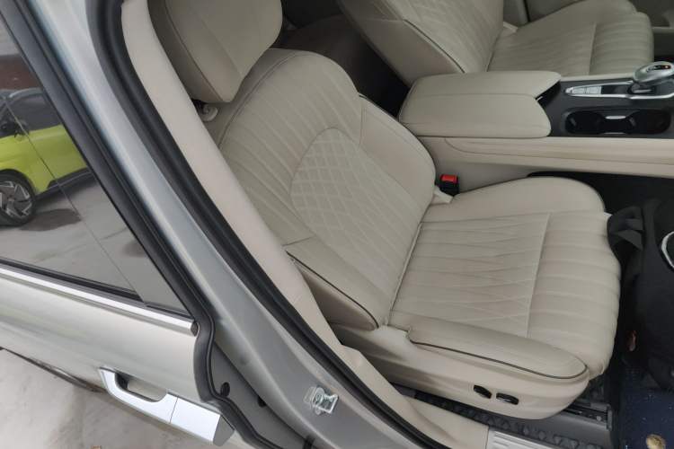 Used VOYAH Dream 2022 0-Carbon Edition Dream+ Smart Enjoyment Package 475 km Right Front Seat