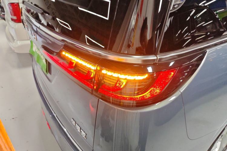 Used VOYAH Dream 2022 Low-Carbon Edition Plus Intelligent Driving Package Right Rear Taillight