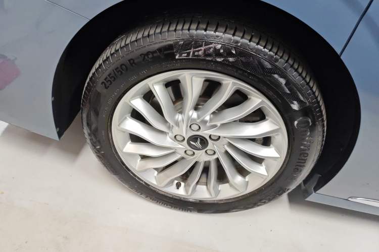 Used VOYAH Dream 2022 Low-Carbon Edition Plus Intelligent Driving Package Right Rear Wheel Hub