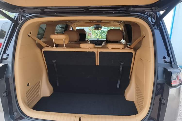 Used VOYAH Dream 2022 0-Carbon Edition Dream+ Smart Enjoyment Package 475 km Trunk