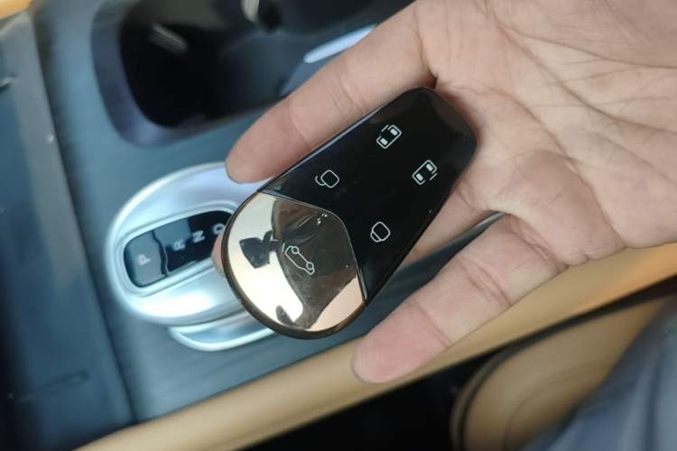Used VOYAH Dream 2022 0-Carbon Edition Dream+ Smart Enjoyment Package 475 km Vehicle Key