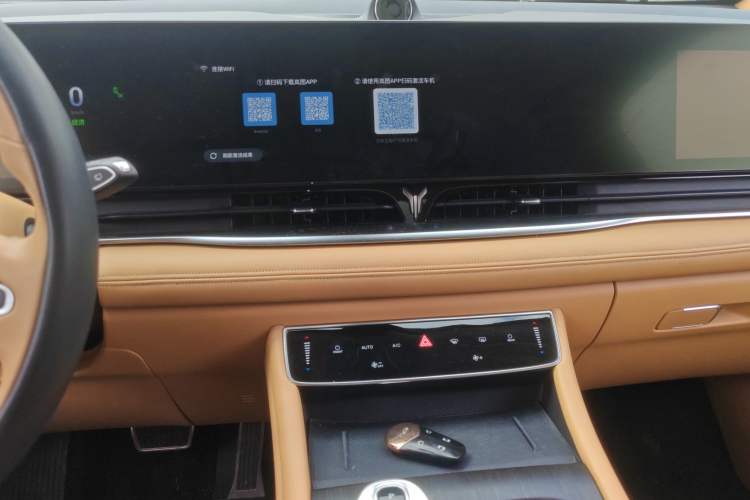 Used VOYAH Dream 2022 0-Carbon Edition Dream+ Smart Enjoyment Package 475 km Audio And AC Panel