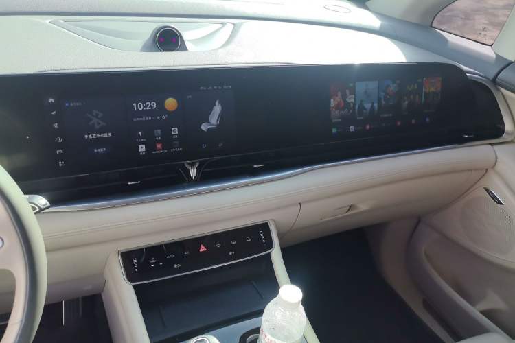 Used VOYAH Dream 2022 0-Emission Version Range of 475 km Audio And AC Panel