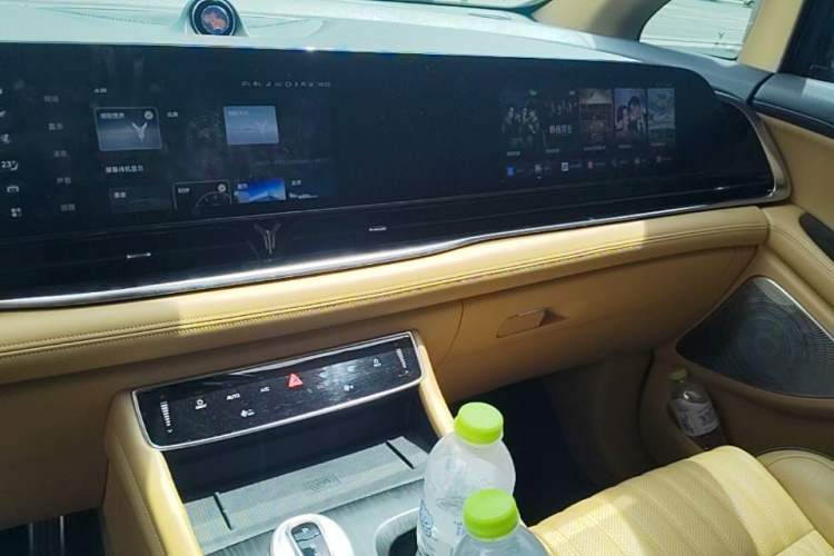Used VOYAH Dream 2022 0-Emission Version Range of 475 km Audio And AC Panel