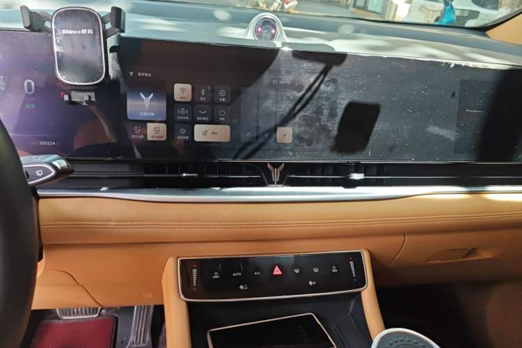 Used VOYAH Dream 2022 0-Emission Version Plus Intelligent Driving Package 475 km Audio And AC Panel