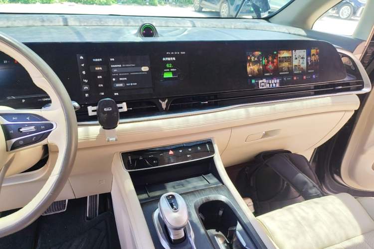 Used VOYAH Dream 2022 0-Emission Version Plus Intelligent Driving Package 475 km Audio And AC Panel