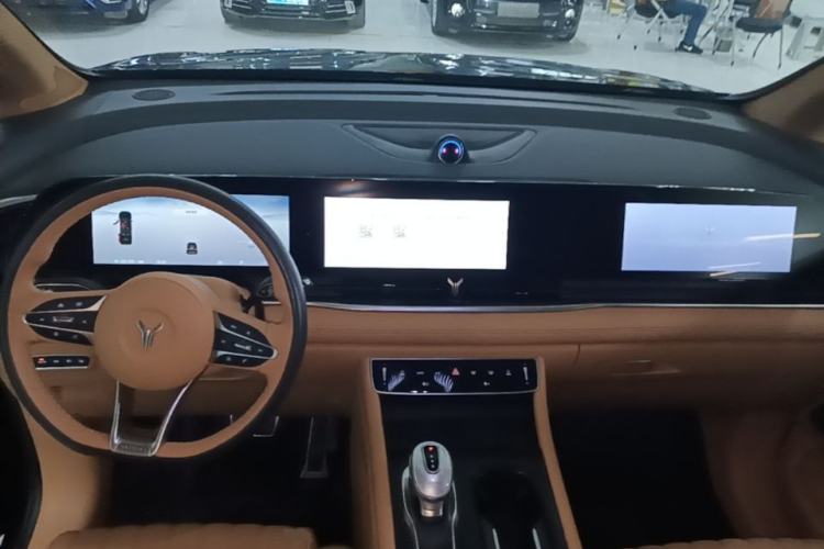 Used VOYAH Dream 2022 0-Emission Edition Dream+ Smart Range Package – 605 km Center Console