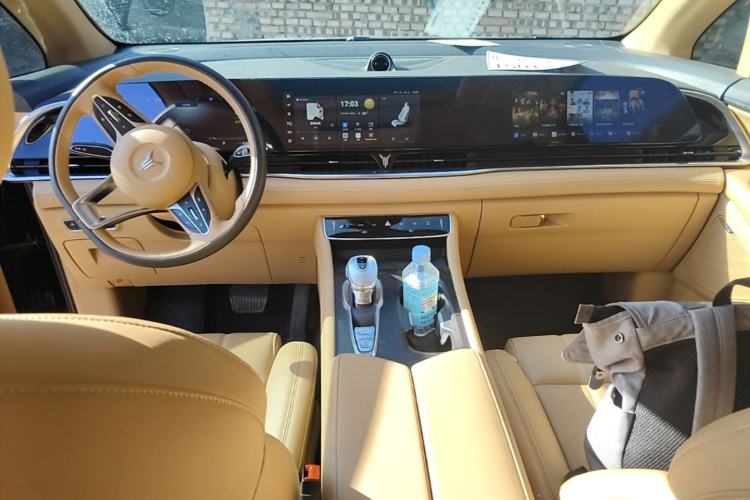 Used VOYAH Dream 2022 0-Emission Version Plus Intelligent Driving Package 475 km Center Console
