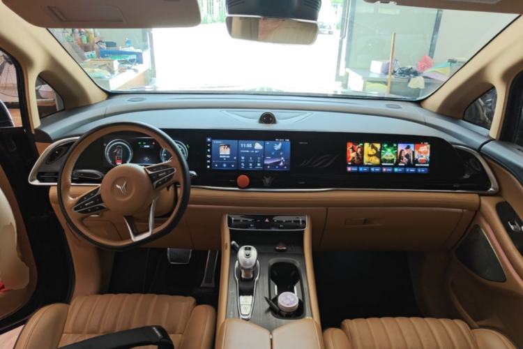 Used VOYAH Dream 2022 0-Emission Edition Dream+ Smart Range Package – 605 km Center Console