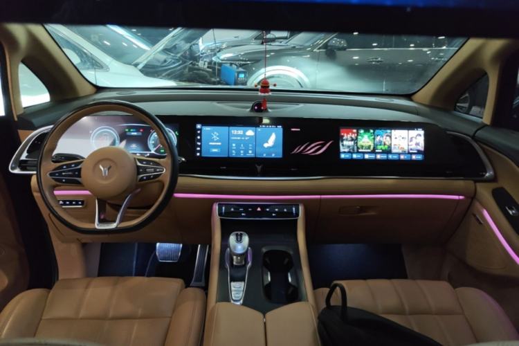 Used VOYAH Dream 2022 Zero-Carbon Edition Plus Intelligent Driving & Range Package—605 km Center Console
