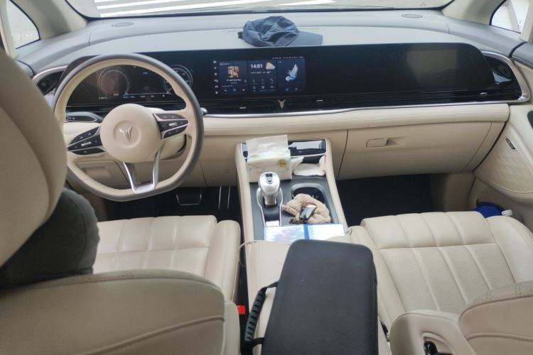 Used VOYAH Dream 2022 Low-Carbon Edition Plus Intelligent Driving Package Center Console