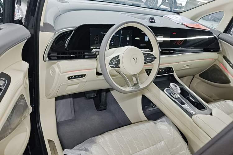 Used VOYAH Dream 2022 Low-Carbon Edition Dream+ Smart Enjoyment Package Center Console