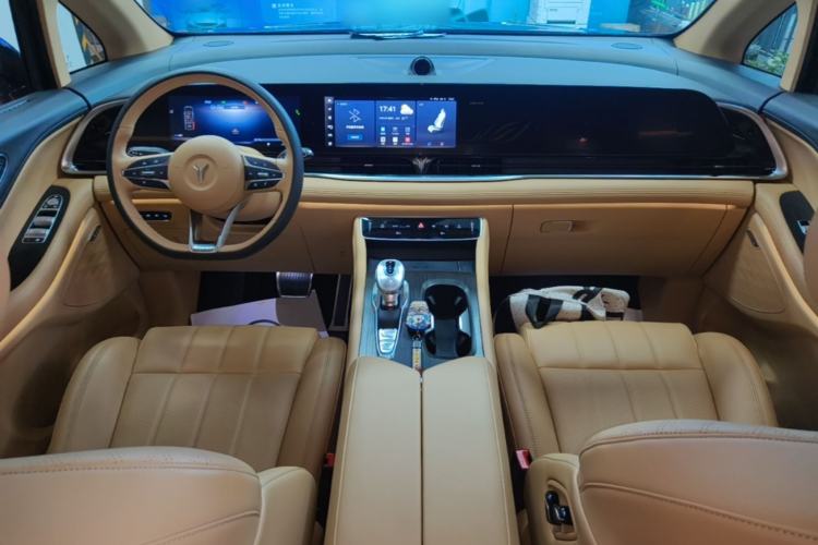 Used VOYAH Dream 2022 0-Emission Version Plus Intelligent Driving Package 475 km Center Console