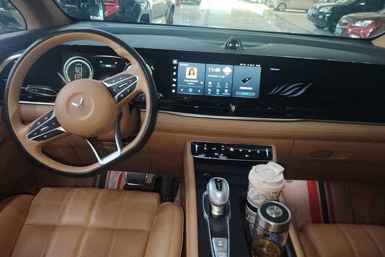 Used VOYAH Dream 2022 0-Emission Version Plus Intelligent Driving Package 475 km Center Console