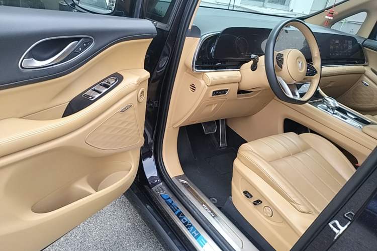 Used VOYAH Dream 2022 Zero-Carbon Edition Plus Intelligent Driving & Range Package—605 km Driver Seat