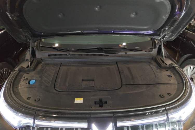 Used VOYAH Dream 2022 Zero-Carbon Edition Plus Intelligent Driving & Range Package—605 km Engine Bay