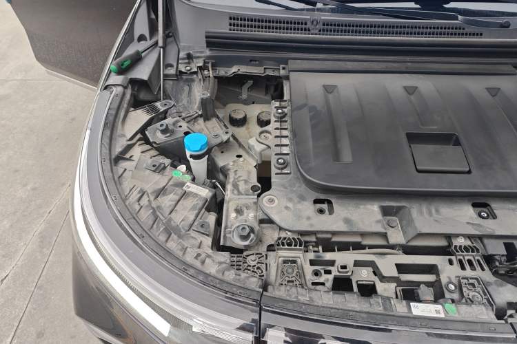 Used VOYAH Dream 2022 0-Emission Edition Dream+ Smart Range Package – 605 km Engine Bay Right