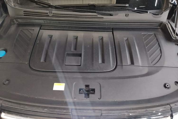 Used VOYAH Dream 2022 0-Emission Version Plus Intelligent Driving Package 475 km Engine Bay