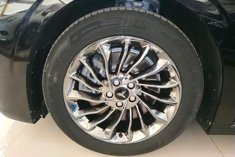 Used VOYAH Dream 2022 Low-Carbon Edition Dream+ Smart Enjoyment Package Exterior 4