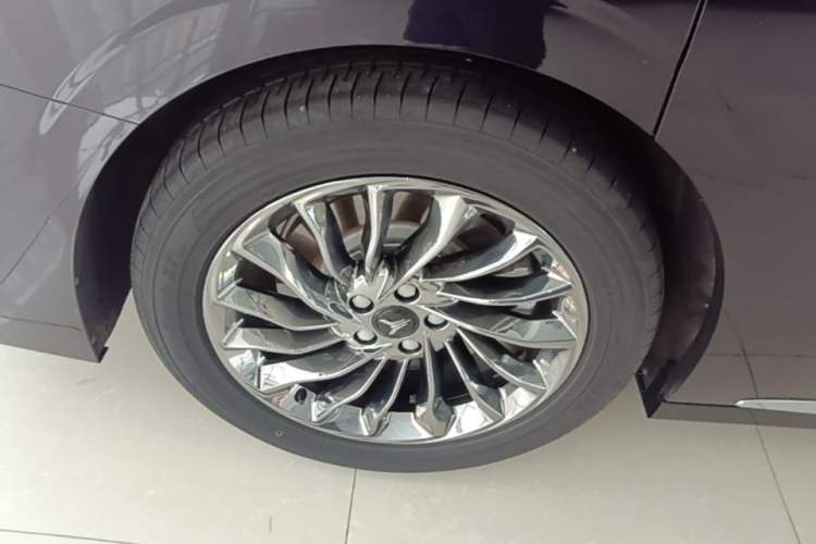Used VOYAH Dream 2022 Low-Carbon Edition Dream+ Smart Enjoyment Package Exterior 5