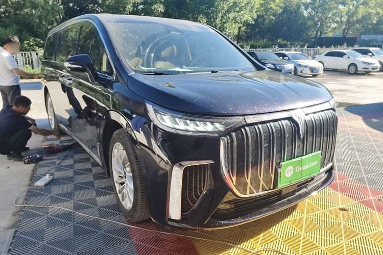 Used VOYAH Dream 2022 0-Emission Version Plus Intelligent Driving Package 475 km Front Right 45 Deg