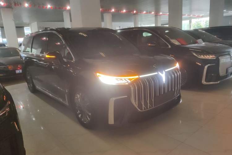 Used VOYAH Dream 2022 Low-Carbon Edition Dream+ Smart Enjoyment Package Front Right 45 Deg