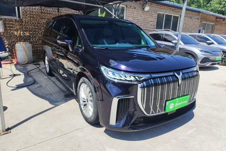 Used VOYAH Dream 2022 0-Emission Version Plus Intelligent Driving Package 475 km Front Right 45 Deg