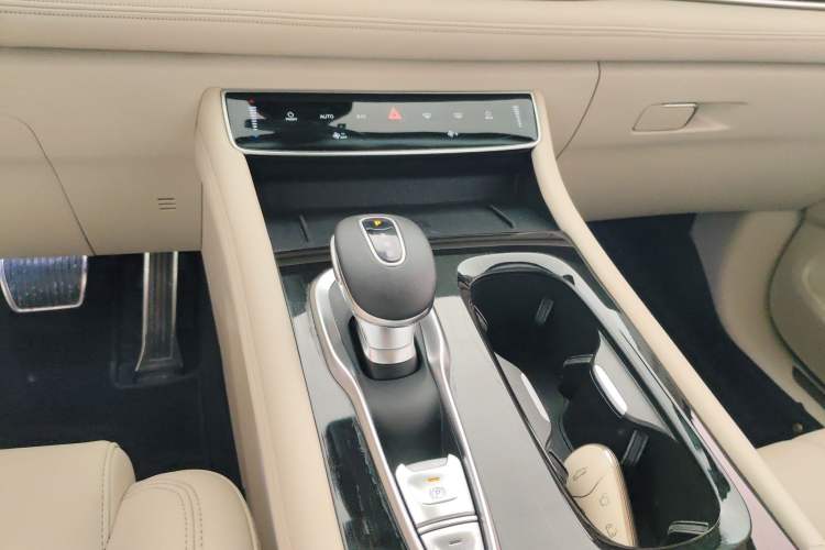 Used VOYAH Dream 2022 0-Emission Version Range of 475 km Gear Lever
