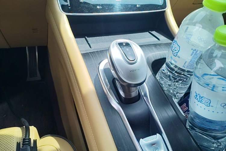 Used VOYAH Dream 2022 0-Emission Version Range of 475 km Gear Lever