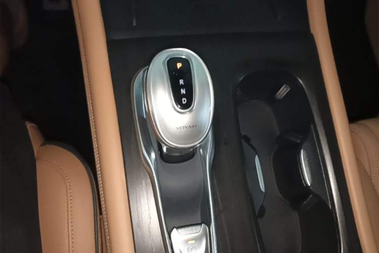 Used VOYAH Dream 2022 0-Emission Edition Dream+ Smart Range Package – 605 km Gear Lever
