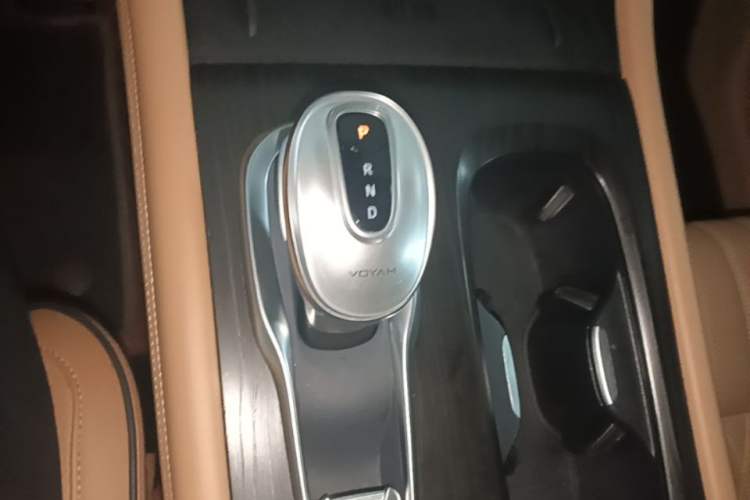 Used VOYAH Dream 2022 0-Emission Edition Dream+ Smart Range Package – 605 km Gear Lever